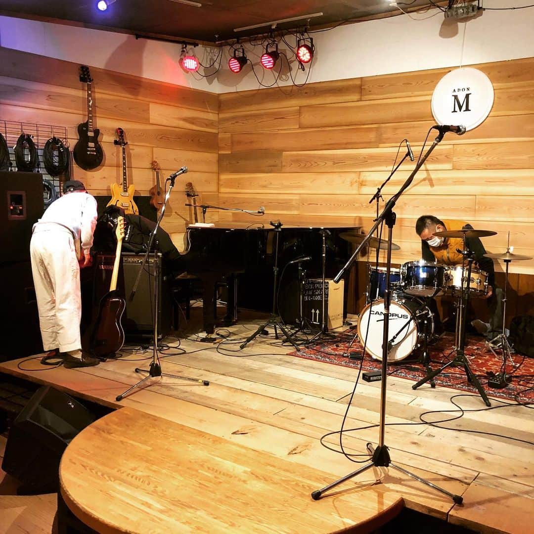 山川のりをのインスタグラム：「今夜は桑名アドンスペースMにてトヨタギターパンダのライブです。19時30分/20時、3000円+Dです。ザッツワンマンショー！お近くの方は慎重に会いに来てアイニージュー！」