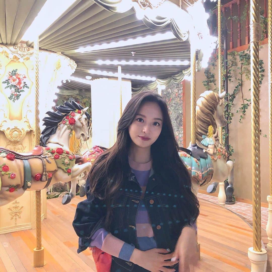 のインスタグラム：「10월에 갔었는데 이제 올리넹,, #시모네타의정원 🎠 요즘 애프터눈티 먹고 싶어 듀금😫」