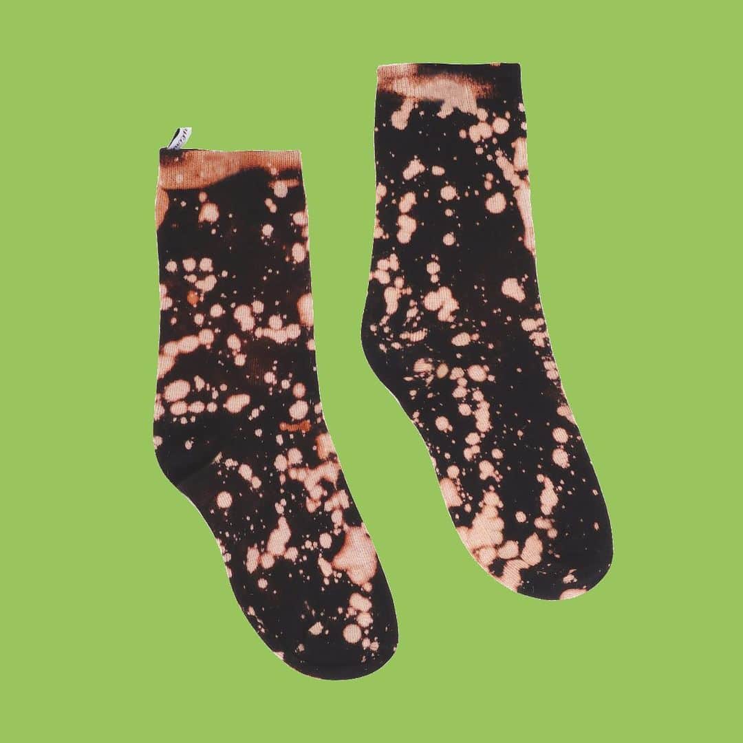 のインスタグラム：「..socks.. typical Christmas gift 🎁... #socks #sockfetish #christmasgift #starstyling #mulackstrasse」