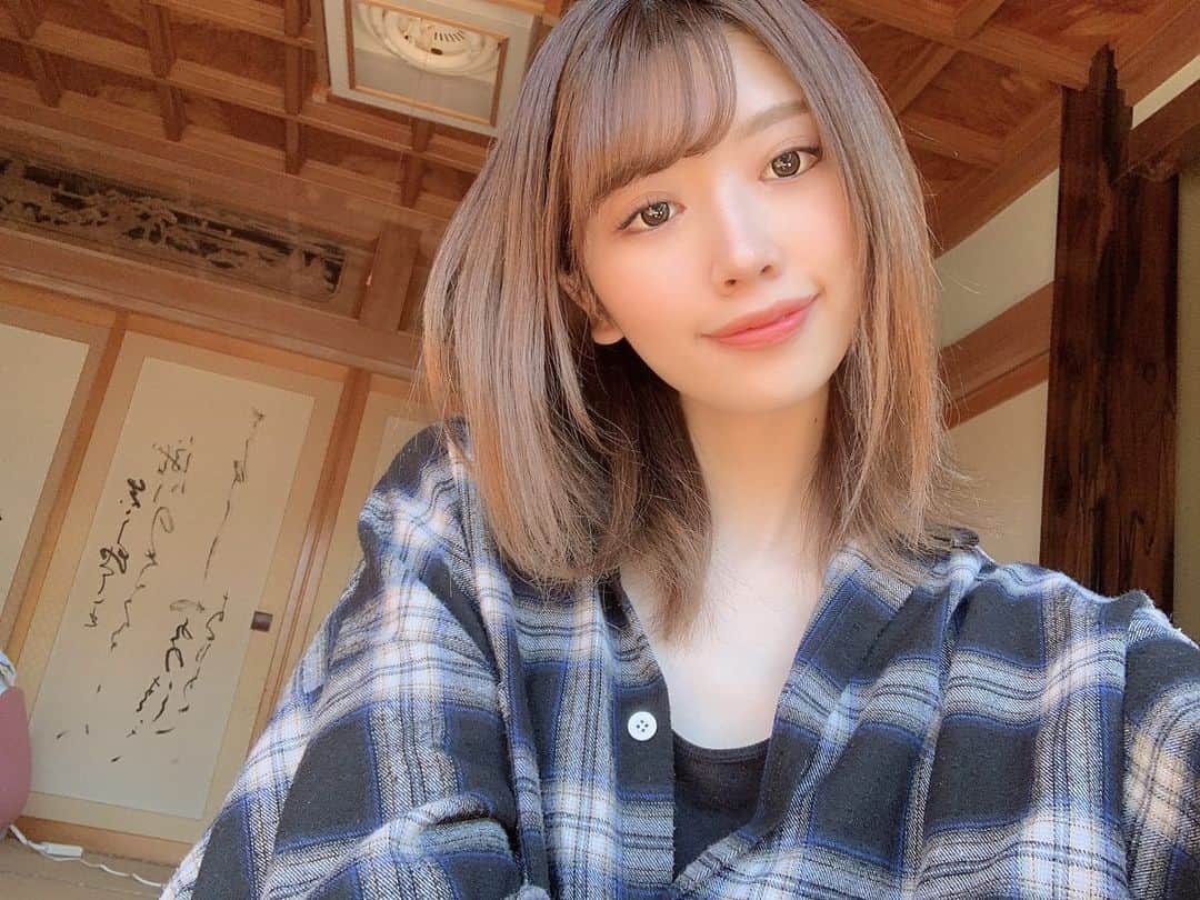 SHINTANITOUKOのインスタグラム：「下からとうこ🤳 長野の家好きだわぁ〜 温泉旅行したい♨️  #長野 #じいちゃん家 #いい所 #田舎 #田舎の家 #下からのアングル #下からとうこ #自撮り #🤳 #selfie #ナチュラルメイク #ナチュラル #温泉行きたい #温泉旅行 #求む #冬 #데일리코디 #오오티디 #패션」