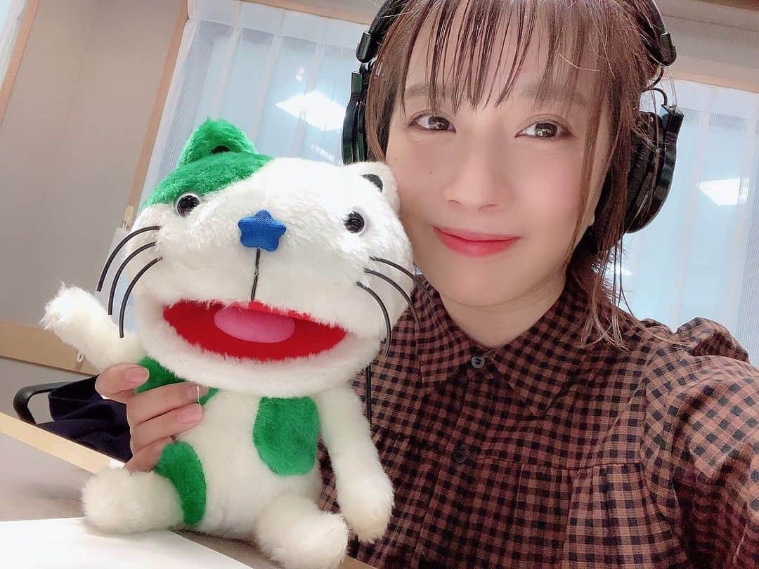 のインスタグラム：「ポラスで暮らそう〜♬  bayfmで流れるポラスのCMはわたしの声なんだよ〜！知ってた〜？😋🎁🎄💕  ポラスで暮らそう〜♬のところは違うよ😁 #bayfm #ラジオ #ポラス #ポラ猫 #かわいい #ポラスの家」
