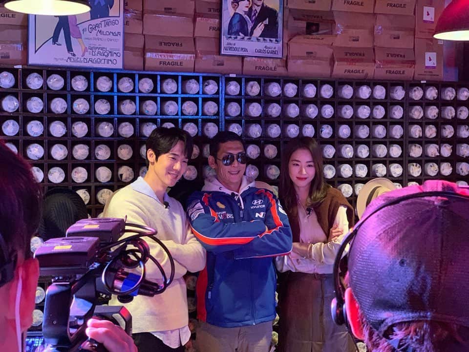 イ・ヨニのインスタグラム：「와썹맨촬영 즐거웠어요~😊 지금 유투브로 확인해보세요😆 #새해전야 #와썹맨」