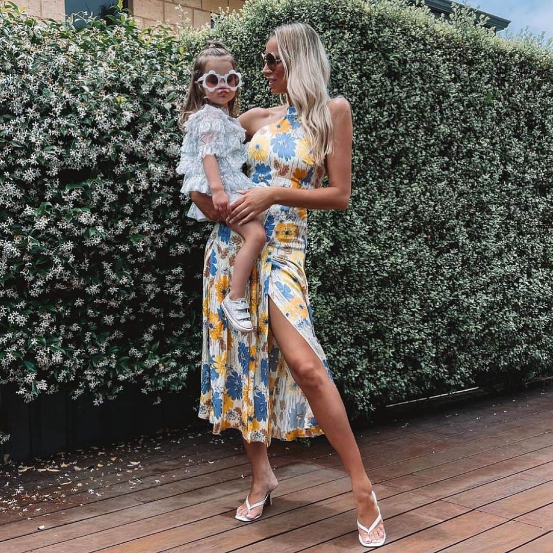 アリスマッコールのインスタグラム：「Matching mummy & bubba with our @cottononkids collaboration available to shop online & in selected KIDS stores #aliceMcCALL」