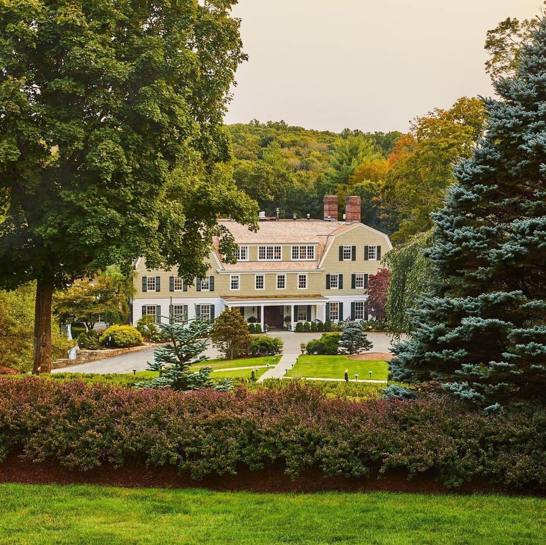 Biologique Recherche USAさんのインスタグラム写真 - (Biologique Recherche USAInstagram)「We are thrilled to announce our new partnership with @thewell at @mayflowerinnandspa.  Located in the idyllic town of Washington in Connecticut, Mayflower Inn & Spa is an exquisite country retreat, nestled in 58 acres of beautifully landscaped gardens and woodland.  Officially launched this week, THE WELL brings an innovative level of holistic health and hyper-customized wellness, transforming Mayflower Inn & Spa's sanctuary into a true state-of-the-art wellbeing destination, featuring an extensive range of @biologique_recherche products and tailored treatments. Enjoy! • • #biologiquerecherche #passion #expert #skin #skincare #newpartner #thewell #mayflower #mayflowerinnandspa #connecticut #spa #hotelspa #buildingbetterskin #FollowYourSkinInstant #skininstant #wellness #wellbeing #wellnesswithbr」12月12日 5時53分 - biologique_recherche_usa