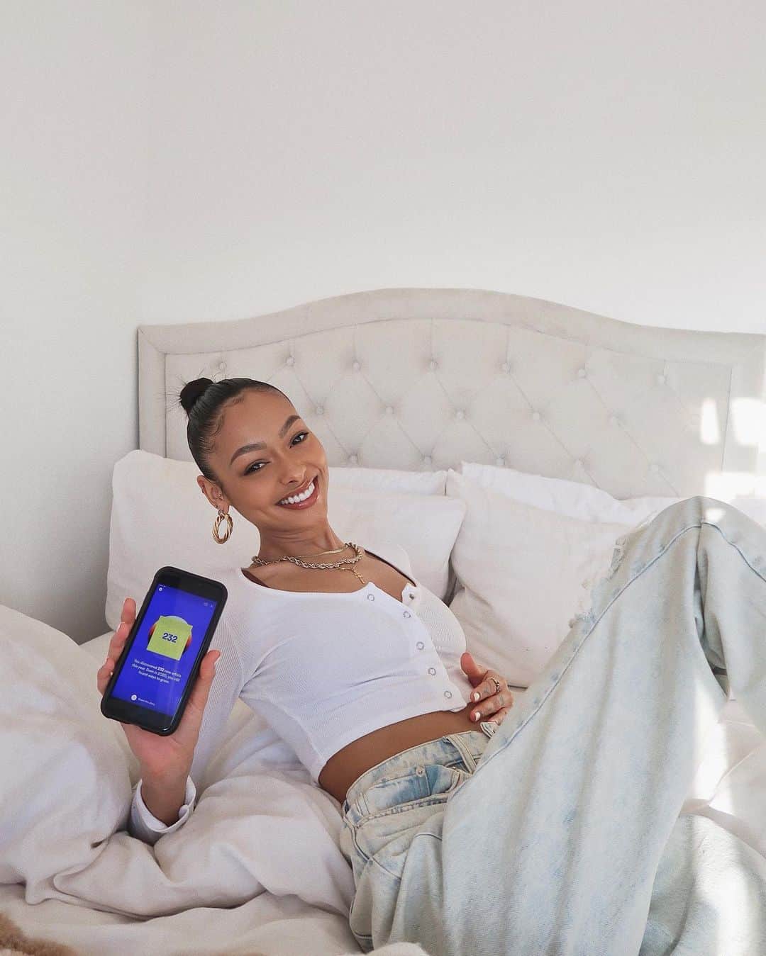 ジェイデ・ピアスのインスタグラム：「AD Music is a huge part of my life & @spotifyUK makes my music experience the best! I’ve listened to 45,372 minutes on Spotify so that pretty much goes to show how much my favourite artists have got me through 2020 😂🖤 Swipe right to see my top songs! Let me know in the comments what your top songs are! ➡️➡️➡️ #2020Wrapped」