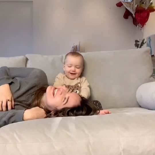チャチー・ゴンザレスのインスタグラム：「Heard about this challenge and tried it on Soffe...I forgot to hit 60s on the one where she actually started kissing me...but I think this describes her even better 😂 little bean gives me that tough love....but she really is my sweet sweet baby 🥰😭」