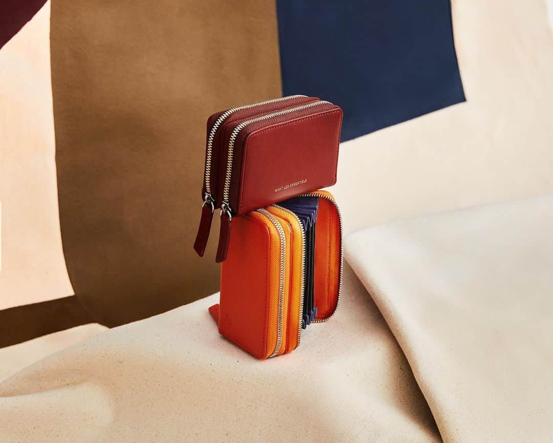 ウォントのインスタグラム：「Little luxuries in cheerful hues. The Mini Petra cardholder in Mandarine & Cinnamon leather.  #wantlesessentiels #worldofwant」