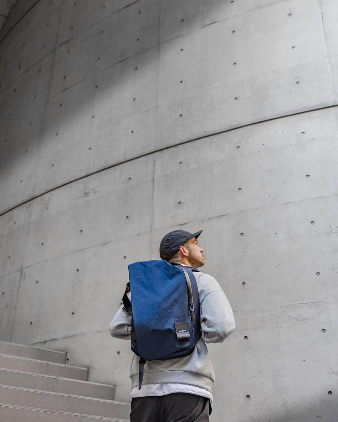 コートエシエルさんのインスタグラム写真 - (コートエシエルInstagram)「Meet the icon ✖️ Our ISAR backpack is available in both core collection and seasonal material compositions. It comes in three sizes (S/M/L). Get to know your new favourite companion for all daily activities. / pic by @benrich__ 📸 . . . . #coteetciel #manfashion #manaccessories #menaccessories #menaccessory #menbag #menbags #unisexbags #designedinparis #coastandsky #menfashion #manbags #streetstyle #ootd #whatiwore #whatiweartoday #whatiwear #ootdfashion #ootdinspiration #ootdstyle #menwearstyle #menweardaily #menfashionblogger #menfashionposts #thecreatorclass #canonmoment #streetstyleinspo #streeetstyled #streetstyles」12月12日 4時45分 - coteetciel