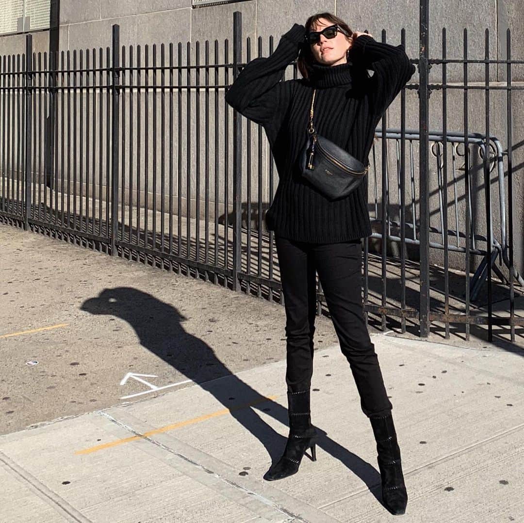 アドリアーノゴールドシュミットのインスタグラム：「Consider @madelynnfurlong a certified creature of habit. ”I've definitely found myself really stuck in the jeans-and-a-T-shirt vibe, which I don’t mind at all. I find that I am shopping more for statement pieces and really comfortable denim.” In 2020, we savor those creature comforts and familiar conventions that bring any ounce of joy, inspiration, and simplicity to our everyday lives. “I make myself a really delicious almond-milk latte every morning, and of course, I’ve been making my own almond milk during quarantine. It’s been the best new habit.” Follow Madelynn in our stories today to get some essential layering tips. Shop link in bio.」