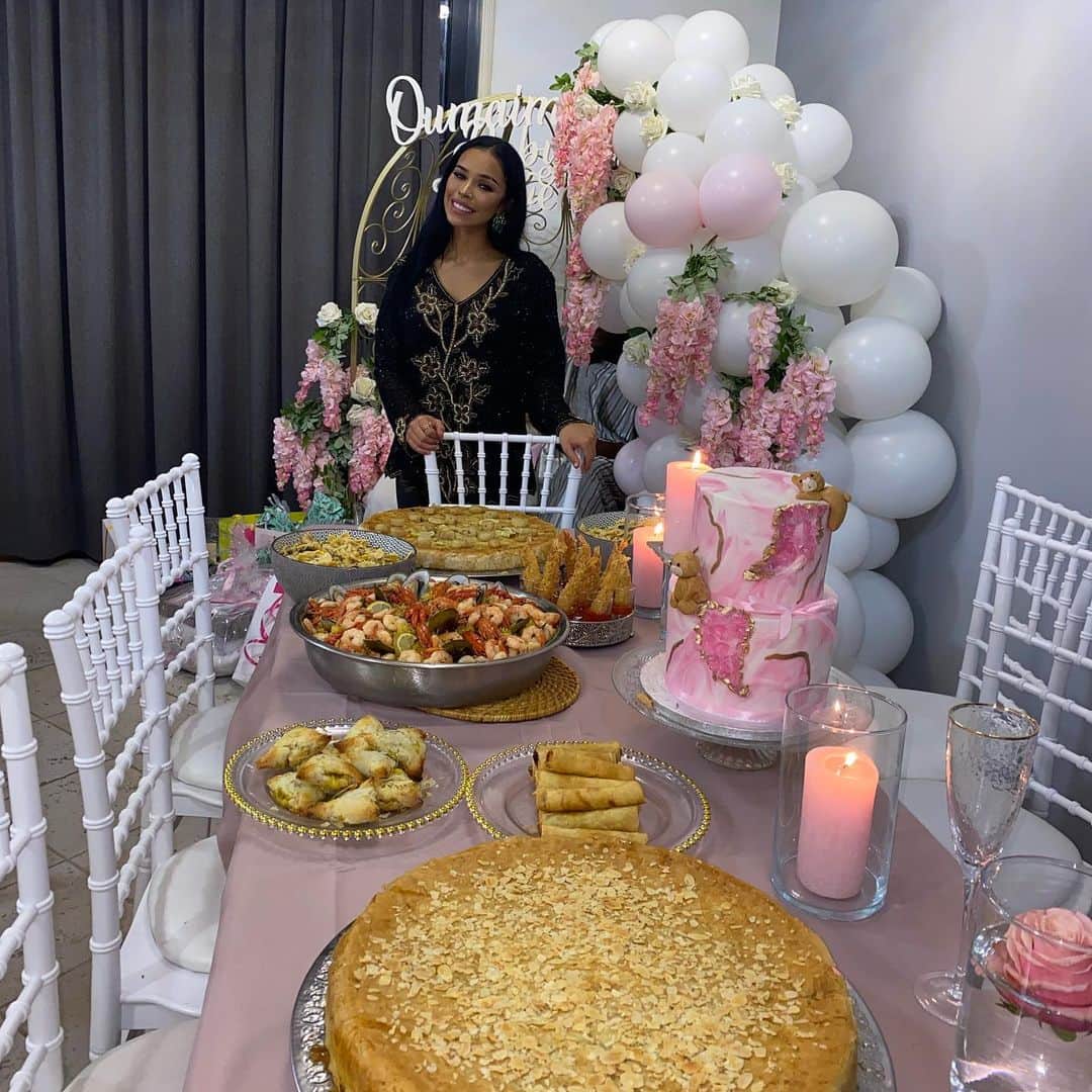 NISRINA SBIAのインスタグラム：「Congratulations 2 my big sis 4 bringing life on earth, I know you h8 corny shit but I love you and I am so proud of the struggles you have overcome and the woman you have become. A very special thank you 2 everyone who was a part of her special day, we’re 4ever grateful. 💞@preciouseventsplanner for the set up, @themaevents for the balloons, @sweetesttouch.cakes for the sweets, @arabiacatering & @walimacateringamsterdam, @spa1001 4 the romantic night 🥺!!! Thank you all!!!」