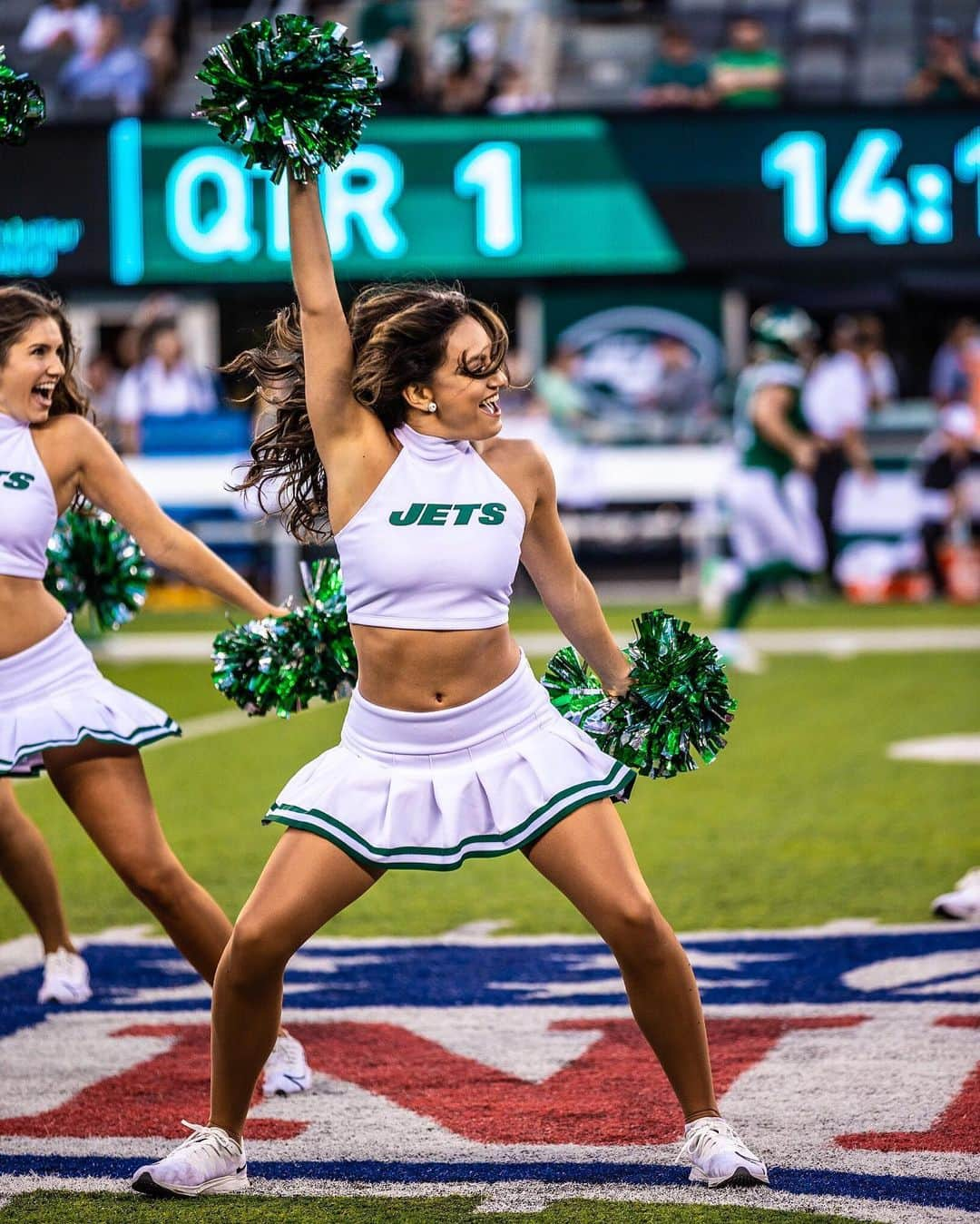 Jets Flight Crewのインスタグラム：「Hands UP if you’re ready for the weekend! #Fridayfeeling #jetsflightcrew」