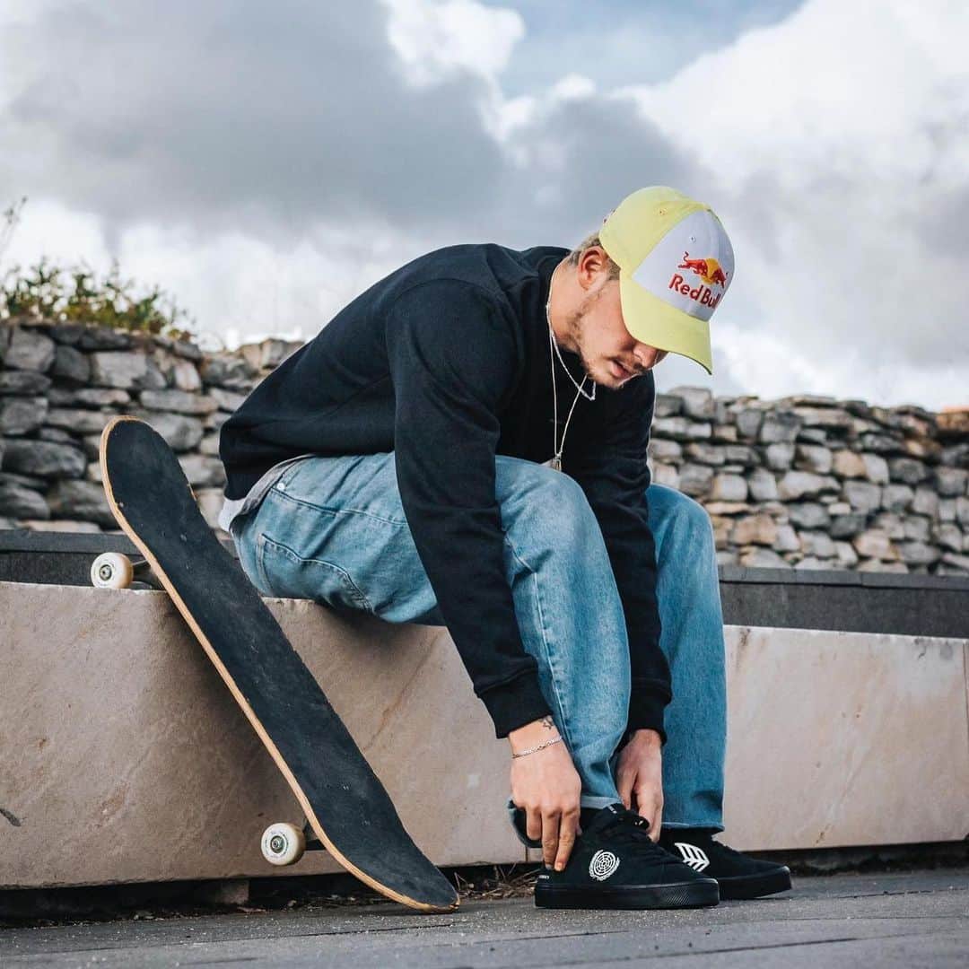 グスタボ・リベイロのインスタグラム：「Love skating with the new @berrics X @cariumaskateboarding 😍 photo by @rubenmoraisclaudino」