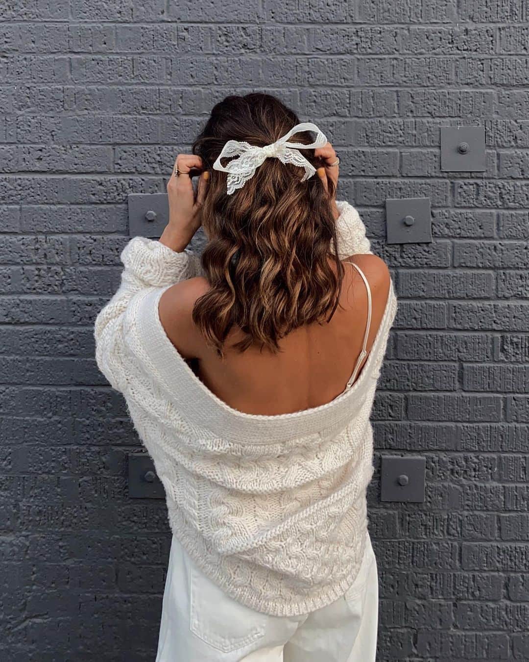 Collage Vintageのインスタグラム：「Wearing a gift bow as a hair accessory 🎀」