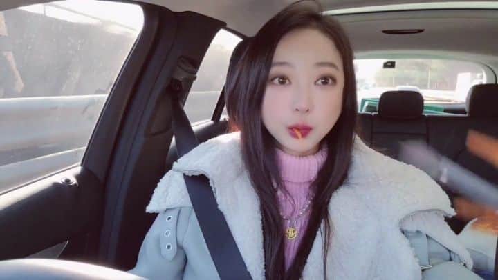 ヘリンのインスタグラム：「요즘 내 최애 간식 #곤약쫀득이」