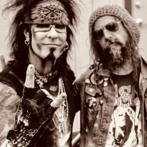 ロブ・ゾンビのインスタグラム：「A very Happy Motley Birthday to @nikkisixxpixx . 🎂☠️🎉🔪🦇👍🏼」