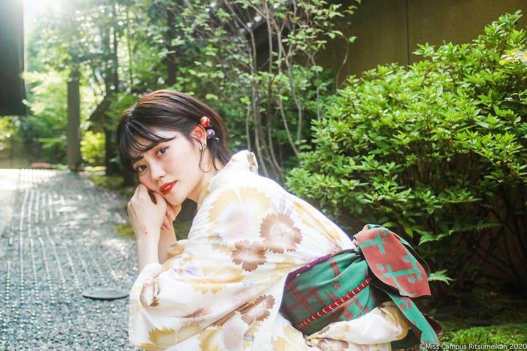 追田菜々花さんのインスタグラム写真 - (追田菜々花Instagram)「もうそろそろ思い出を振り返るような時期になってしまったのか… 夏の浴衣撮影👘 例年なら6人で撮影するんやけど、今年はペアに分かれて、またそこから一人一人に分かれて撮影していただきました📸 私達は少しの時間やったけどスタッフの皆さんは1日お疲れ様でした🙏🏻 めちゃ楽しかった撮影★★★ 思い出の一つ🌠 _____________________________  ミスキャンパス立命館2020 ファイナルイベント⚠️当日票あり⚠️  💎日程:12月20日(日) 💎時間:14:00〜 💎視聴方法:YouTube・17LIVE YouTube▶︎ https://m.youtube.com/channel/UCtZ52o5uKEeVBom7jr3cIZg 17LIVE▶︎ https://17.live/profile/r/13494075  #ミスキャンパス #ミスコン #ミスコンファイナリスト #ミスコン2020 #ミスキャンパス立命館 #立命館大学 #立命館 #京都 #滋賀 #大阪 #京文化 #大学生 #女子大生 #嵐山 #浴衣 #浴衣ヘアアレンジ #浴衣女子 #浴衣デート #浴衣ヘア #浴衣コーデ #浴衣アレンジ #かんざし #かんざしアレンジ #ショートヘアアレンジ #ショートヘア #ショートボブ #ショートカット #ボブ #ボブアレンジ #外ハネボブ」12月11日 20時45分 - mcr2020_01on