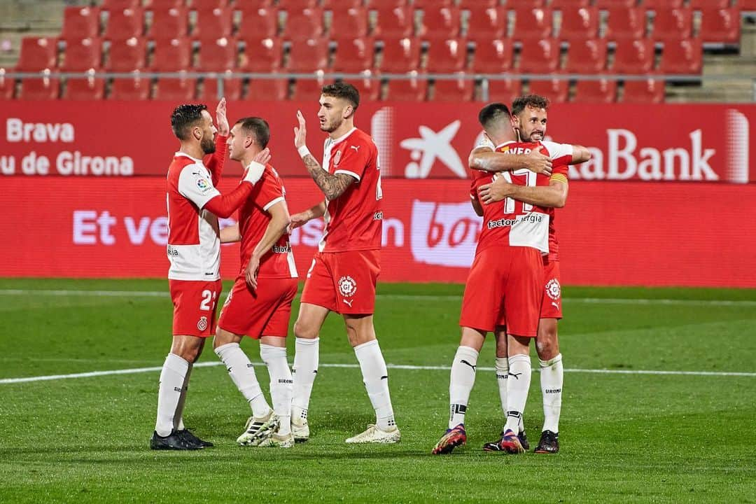 アントニオ・ルナのインスタグラム：「Otra victoria de equipo, sigamos creciendo y mejorando 💪🏻🔴⚪️   📸 @nurimarguiphoto」