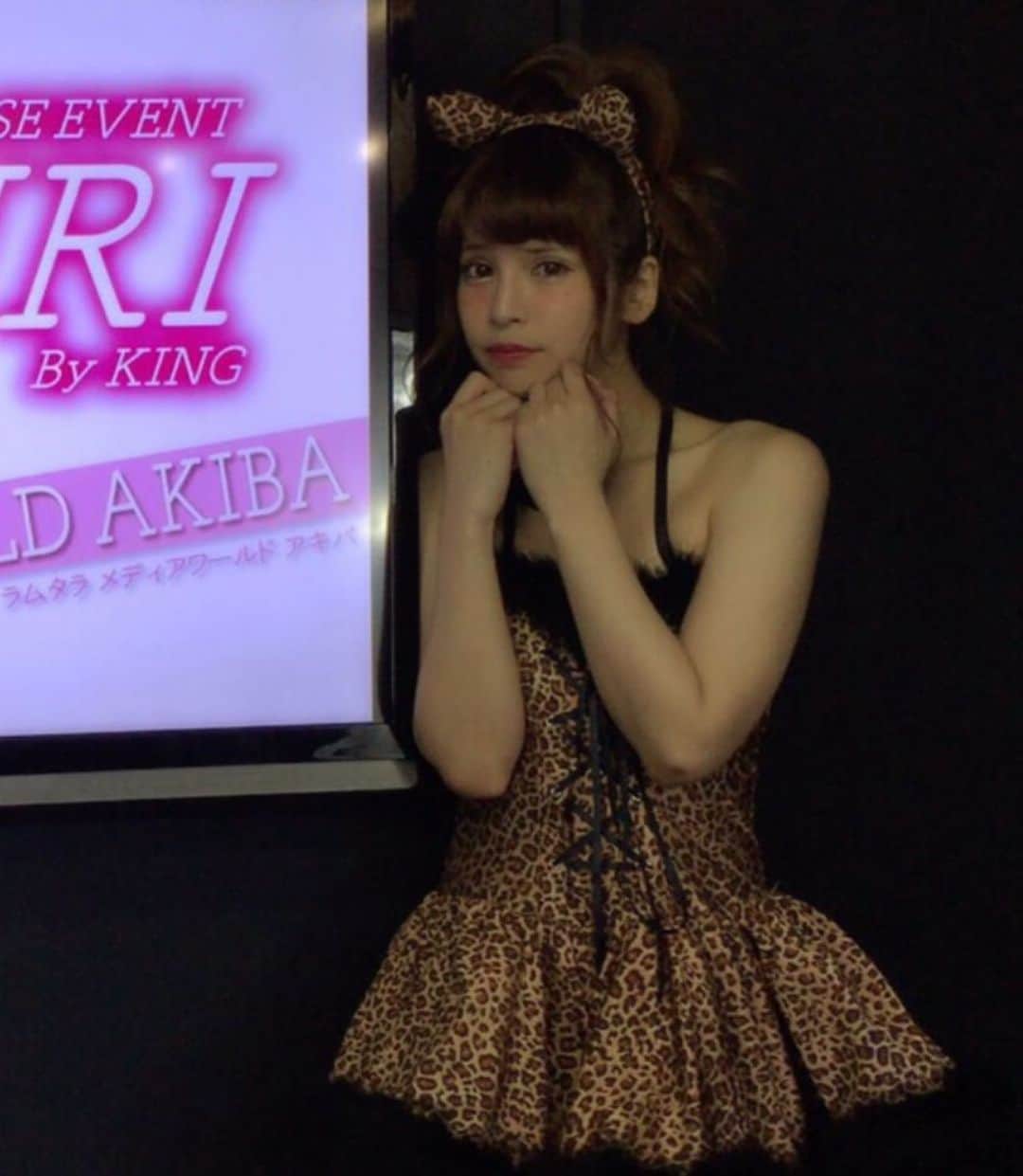 坂口杏里のインスタグラム：「BARカシェット 明日は特別に お昼の12:00〜18:00 までやるよー❤️☺️❤️  普段夜来れない方々！  是非😊  とことんいくよー😂  09054307175  ↑何かあればこちらまで！ Bar Cachette (カシェット) 東京都新宿区歌舞伎町2-11-7 メトロビル4階 営業時間 1:00～  お待ちしてますん💕 男性１時間3000円 女性１時間1500円 （飲み放題）  ライン交換写メ撮ろ♡」