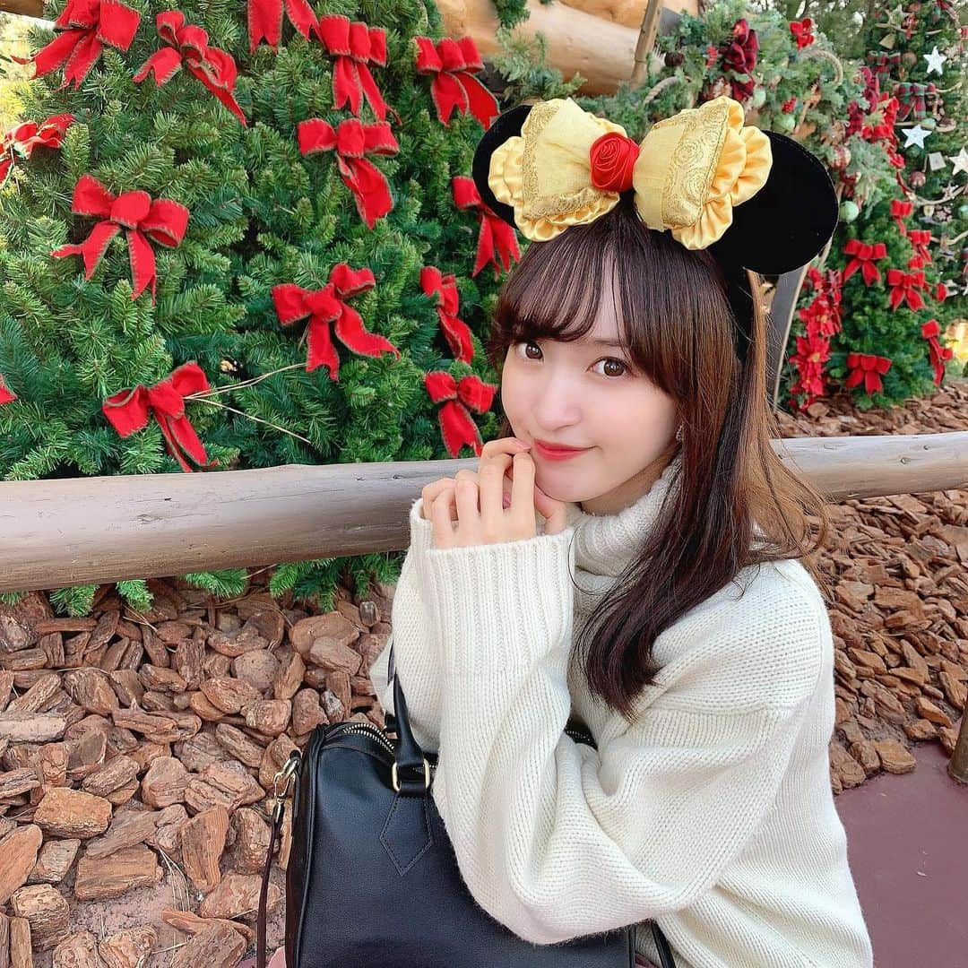 あかねぴさんのインスタグラム写真 - (あかねぴInstagram)「.﻿ ﻿ disneyland♡﻿ ビッグサンダーの近くに﻿ かわいいツリー見つけた🎄💕﻿ ﻿ 美女と野獣エリアができてから﻿ はじめてのディズニーだったから、﻿ 上海ディズニーで購入した﻿ ベルのカチューシャをつけたよ🥀❤︎﻿ ﻿ #disneyland #disney #code #ootd﻿ #ribbon #knit #whitecode #fashion #christmas﻿ #tdl #disneygram #disneycode #christmastree﻿ #ディズニーランド #美女と野獣 #ベル﻿ #ディズニー #コーデ #ディズニーコーデ﻿ #カチューシャ #ディズニープリンセス」12月11日 20時48分 - akanepi0426