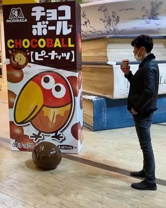 のインスタグラム：「﻿ ﻿ ﻿ ﻿ チョコボール。﻿ ﻿ ﻿ チョコボールは甘い。﻿ ﻿ 俺は熱い。﻿ ﻿ アース。﻿ ﻿ #EAGLERUN末續慎吾j#陸上#かけっこ﻿ #チョコボール大好き#でかい#あつい#あまい#うまい#アース﻿」