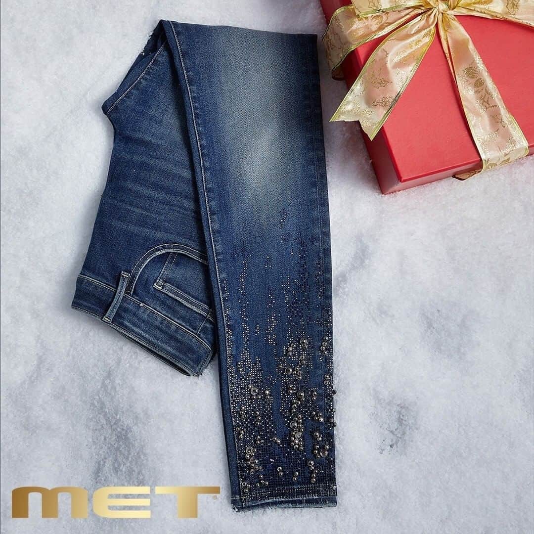 のインスタグラム：「The perfect present: discover it in the F/W Collection 20-21.  #DenimLovers #Denim #FeelTheDifference #ILoveMet #FW2021Collection」