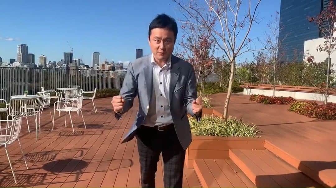 のインスタグラム：「#2021年にやりたいこと   今回は #本野大輔 アナ あれ…？この風景… そして似たような動きを昨日も見たような…(笑)  本野アナの2021年の目標は？！  #ytv #読売テレビ #アナウンサー #年の瀬  #2020 #2021 #年末 #年末年始 #トレーニング #目標」