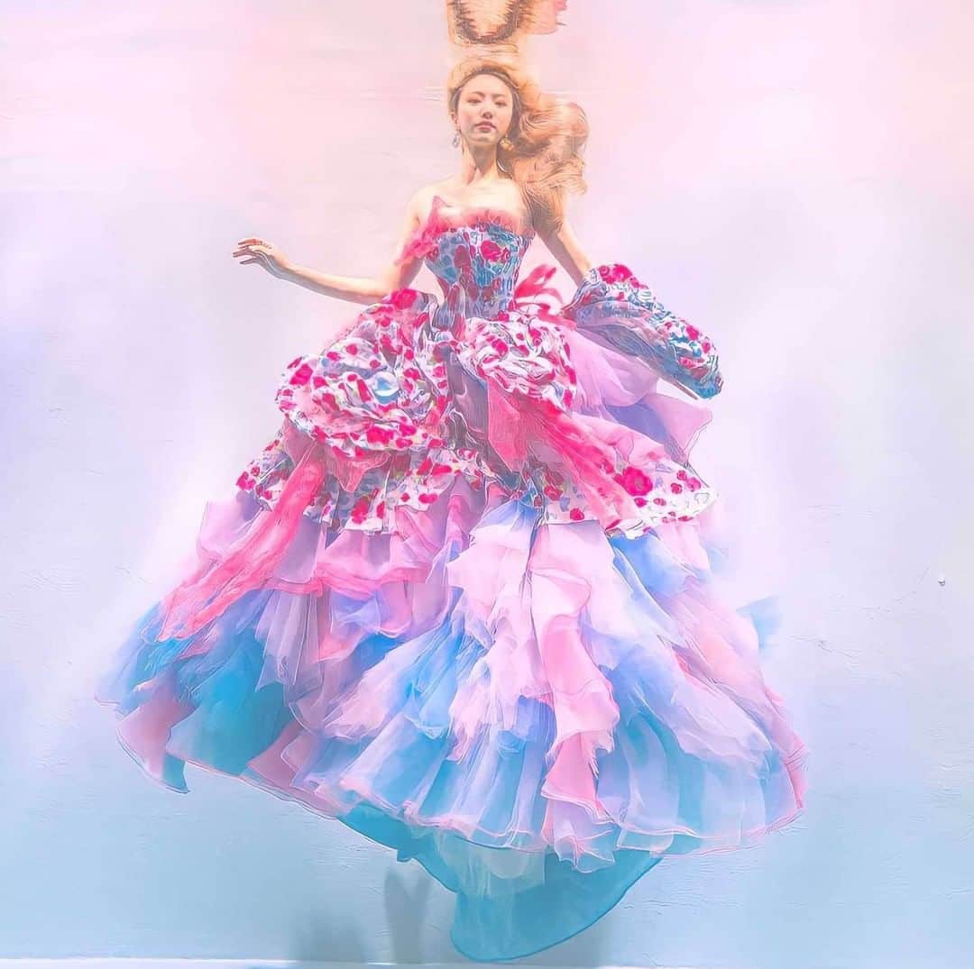 ♡プラコレWedding·⋆*さんのインスタグラム写真 - (♡プラコレWedding·⋆*Instagram)「@placolewedding【#DRESSY花嫁 】【#プラコレ】をつけて投稿&フォローしてね♩ . ＝＝＝＝＝＝＝＝ . 韓国のウェディングフォトスタジオ 루비제인（@rubyjayne_dress）さんの 幻想的でロマンチックなお写真🦋  フリルが可愛いピンク色のカラードレスが 水に反射して幻想的な一枚に…✨ 人とは違ったお写真を撮りたい花嫁さまは 是非参考にしてみてくださいね📷💕 . ＝＝＝＝＝＝＝＝ 👗 photo by... @rubyjayne_dress さん . ＝＝＝＝＝＝＝＝ 『#DRESSY花嫁』『#プラコレ』の ハッシュタグをつけて写真をUPしてね✦ 花嫁アプリ『DRESSY by プラコレ』の 記事に掲載＆リグラムされるかも♩ . みなさまからのいいねや保存 コメントをお待ちしています♥ 「このウェディングドレス可愛い！」 「ヘアスタイルも気になる！！」 「今の花嫁さんの流行りは！？」etc. . ＝＝＝＝＝＝＝＝ 花嫁アプリでは、 プロのアドバイザーに結婚式の相談を何度でも♡ ウェディングドレスの記事や、 自分のウェディングレポを残せちゃう♡” . ＞＞＞TOPのURLからcheck ⋈ @placolewedding ＞＞＞結婚のご相談は プラコレウェディングアドバイザーへ♡ @wedding_adviser ＞＞＞ウェディングレポを残したいなら、 farny by プラコレをcheck ✎ @farny_wedding ＞＞＞ウェディングアイデア＆DIYは ドレシーアイデアcheck ❁ @dressy_idea >>>素敵なドレスに出会いたい花嫁さま♡ @dressyonline_をcheck . ＝＝＝＝＝＝＝＝＝＝＝＝＝＝＝＝ . #プレ花嫁 #卒花 #花嫁 #卒花嫁 #結婚 #結婚式 #結婚準備 #花嫁準備 #weddingtbt #2020冬婚 #2021春婚 #水中フォト #韓国フォト #韓国花嫁 #ウェディングフォト #ロマンチックフォト #스튜디오원포토그라피 #웨딩사진 #カラードレス #ウェディングアイデア #前撮り #撮影指示書 #フォトウェディング」12月11日 21時00分 - placole_dressy