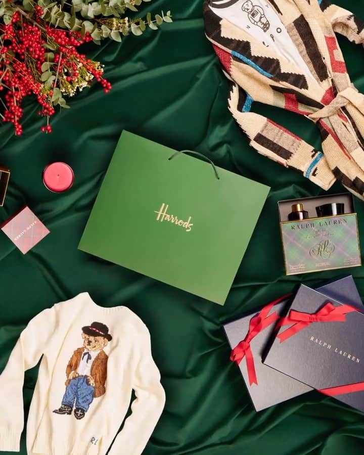 Harrodsのインスタグラム：「After an extraordinary year, treat your nearest and dearest to extraordinary gifts. @RalphLauren’s timeless styles for the whole family are proving to be as thoughtful as they are covetable. Plus, you can now personalise your purchases in-store at the Polo Custom Shop on the Second Floor, exclusively at Harrods.  Head to our link in bio to discover the perfect gift.  #Harrods #HarrodsFashion #HarrodsChristmas #RalphLauren #FamilyIsWhoYouLove」