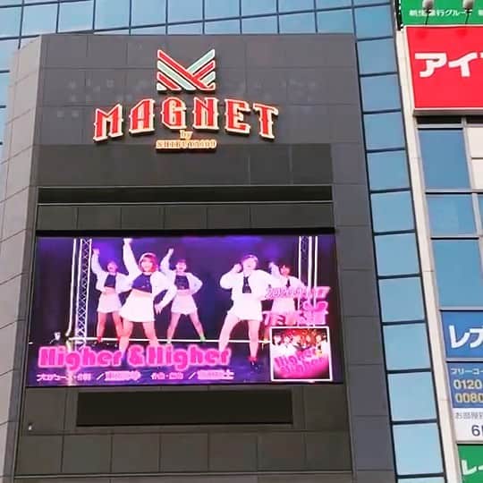 東坂みゆのインスタグラム：「遅ればせながら、、、 渋谷フォーラムビジョンにて フラミングの法則のMVが公開 されておりました🥺💓💓  もう何とも夢のよう。 見た瞬間、流すはずもなかった涙が ポロポロ😢  見てくださった皆様ありがとうございました❤️」