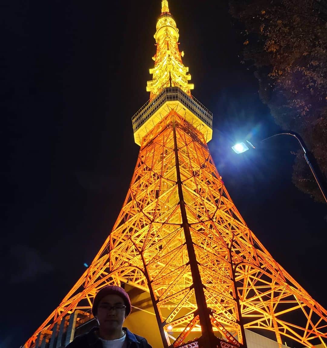 中岡創一さんのインスタグラム写真 - (中岡創一Instagram)「東京タワーと中岡とおとん  中岡父は昔 この東京タワーで使ってるネジを作ってたらしい！！  親近感わきます！  #中岡の親近感はご遠慮願います #中岡自身のネジはゆるんでないか？ #中岡よ東京タワーから離れろ #中岡の下からのアングルが嫌だ #でも東京タワーきれいやな #いいねもらっとけ」12月11日 21時10分 - lottinakaoka