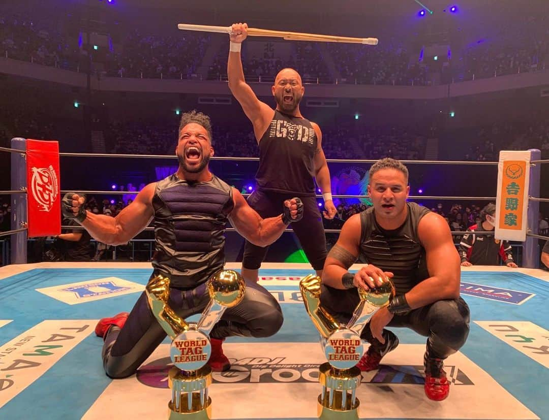 テヴィタ・フィフィタのインスタグラム：「We are men of our word! World Tag League Champions! #god #masterheater」