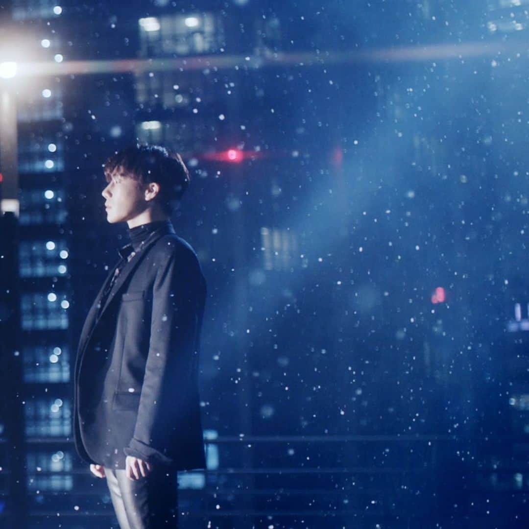 INFINITEのインスタグラム：「김성규(Kim Sung Kyu) 'I'm Cold' MV Cut Teaser #01  2020.12.14 6PM RELEASE  #INFINITE #인피니트 #Kim_Sung_Kyu #김성규 #INSIDE_ME #Im_Cold」