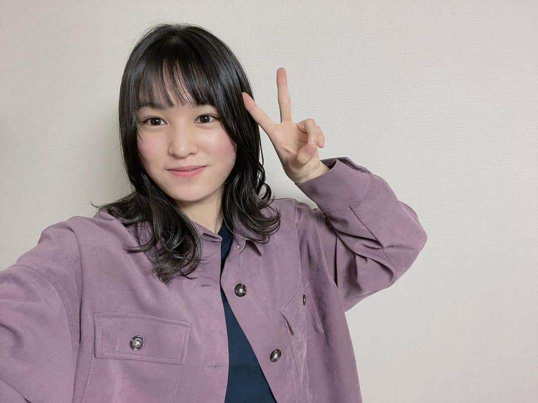 星野蒼良のインスタグラム：「・ ついに明日は！  「上田ハタチ、みんなしっと〜と？コントにライブ、全員集合！」が開催されます🎠🎡  今回は初めてのコントに、 挑戦しているのですが リハーサルからたくさん笑いました🌞  本当に見どころしかないライブになってます！笑  来て下さる方は、 明日も元気に会いましょうね〜〜  #初めて紫の上着を買いました  ・ #ばってん少女隊 #星野蒼良」