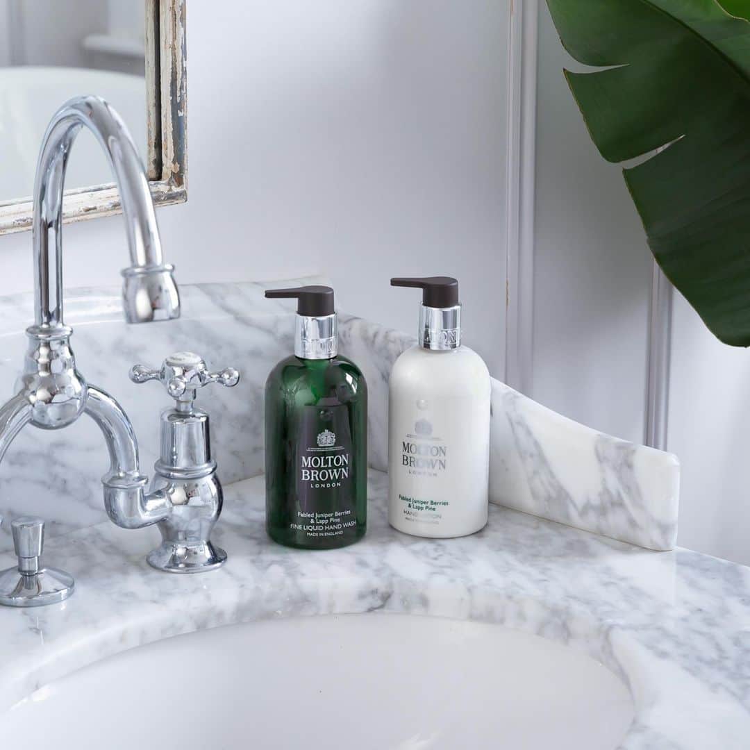 モルトンブラウンのインスタグラム：「Create a winter wonderland of your own, at home, with the enveloping freshness of our Fabled Juniper Beries & Lapp Pine collection.」