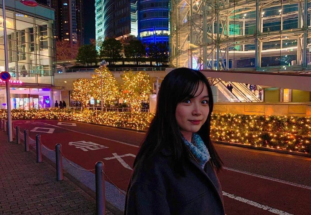 加弥乃さんのインスタグラム写真 - (加弥乃Instagram)「スーパーのレジで、前に並んでいた抱っこされてる赤ちゃんと目が合ったから、マスク越しにニコってしたら笑ってくれて、しばらくの間いないいないばぁして遊んで……もらった。赤ちゃんがお母さんの身体から覗いたり隠れたりして、いないいないばぁしてくれた。🍼☺️ #illumination #tokyo 🧡」12月11日 21時24分 - kayano210