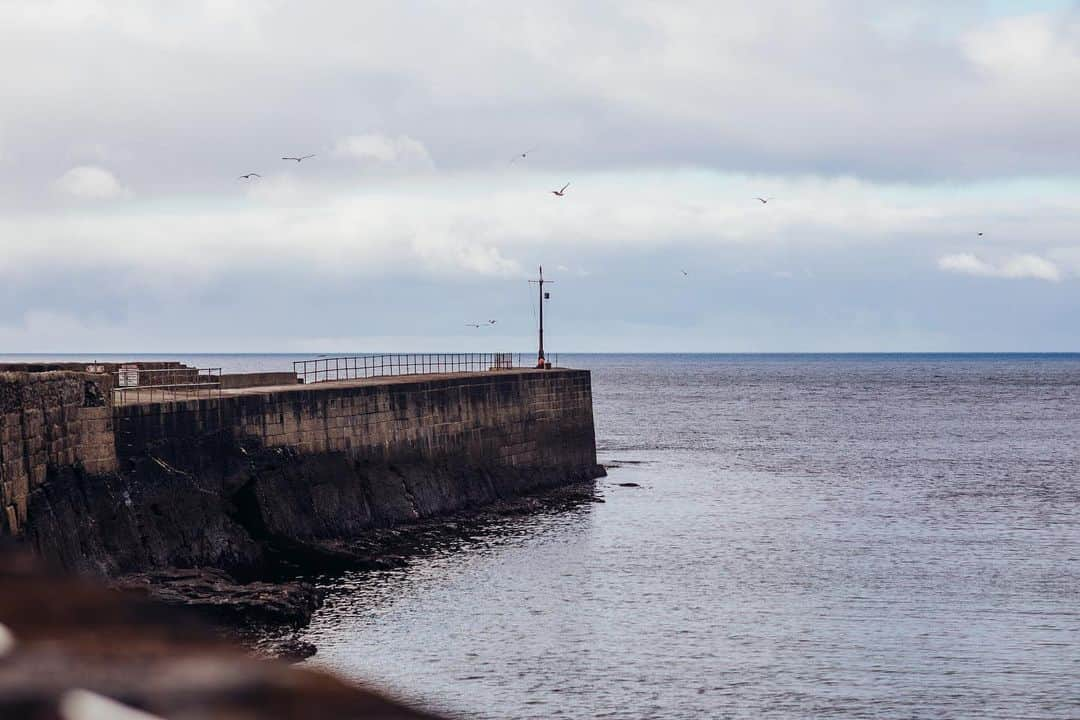 ヘンリロイドさんのインスタグラム写真 - (ヘンリロイドInstagram)「It doesn’t get much better than a weekend by the sea. Can you guess the location? #henrilloyd #sea #ocean #winter #christmas」12月11日 21時34分 - henrilloyd_