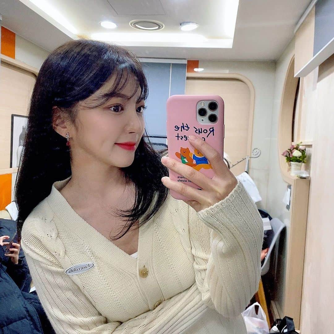 ヘインのインスタグラム：「#거울이가#쪼꼼#더럽네#에헴」