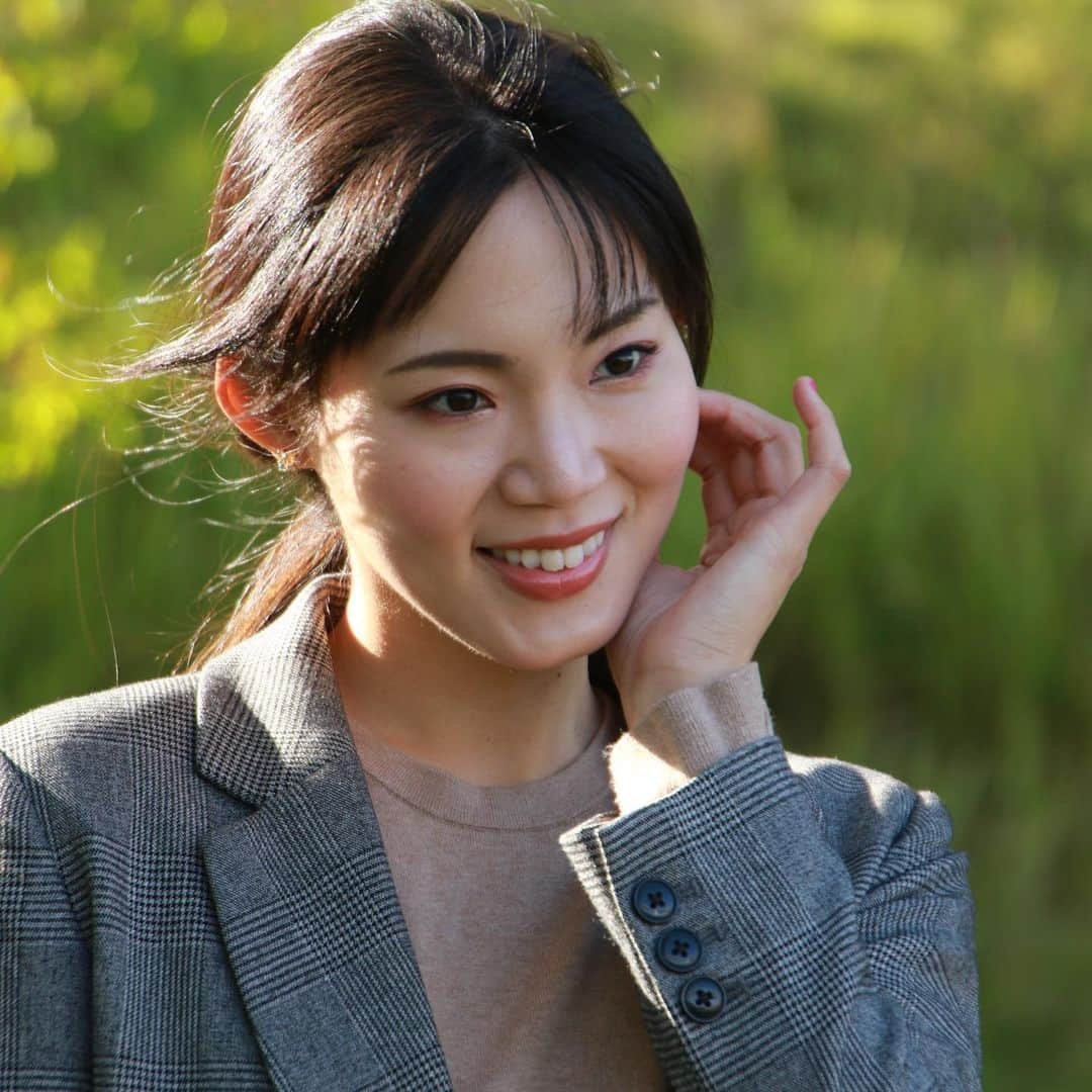 内田有理のインスタグラム：「最近の私、複数いるからこそ、この目線の写真がある訳ですね🌟」