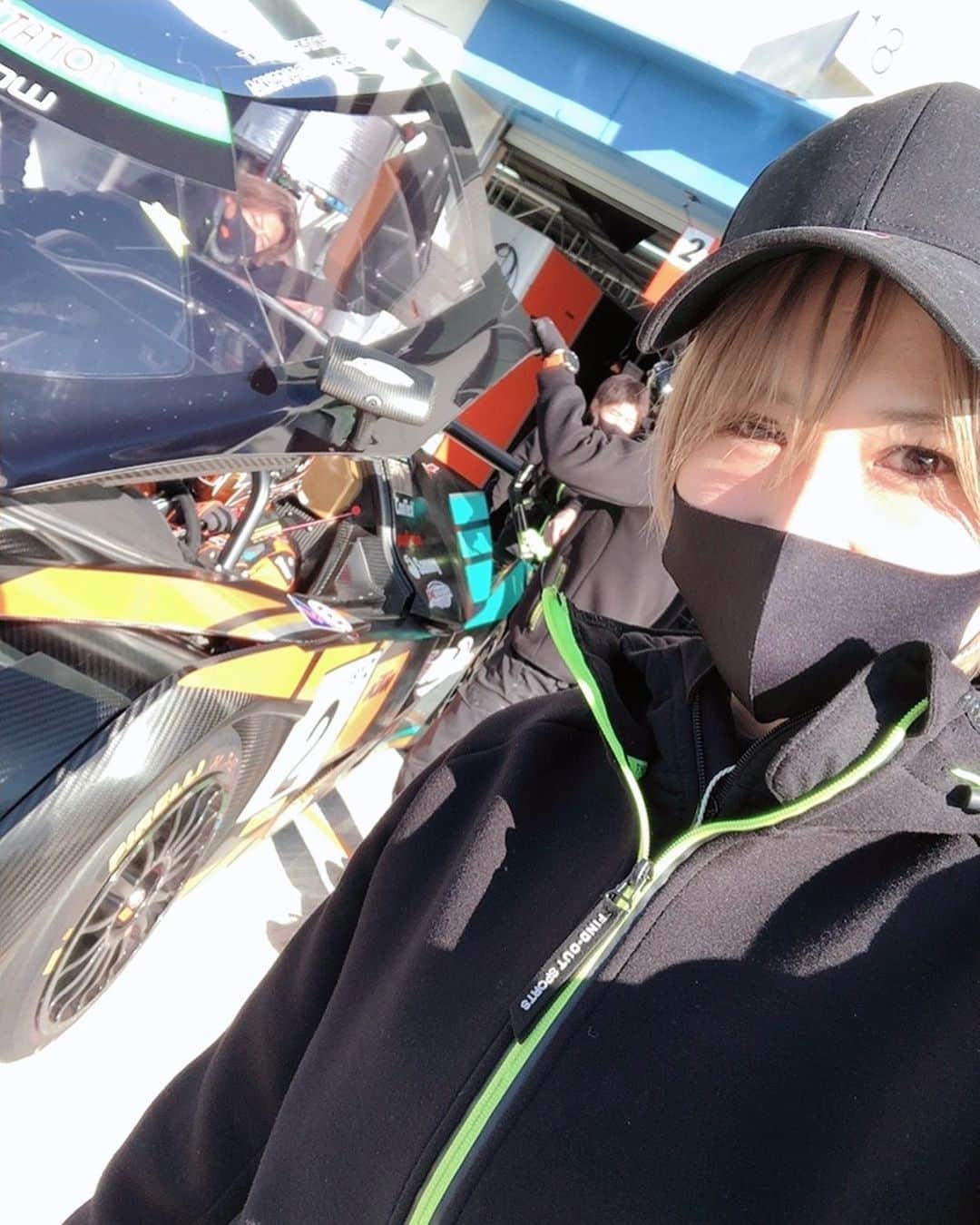 有馬綾香のインスタグラム：「眩しいくらいいい天気でした🌞  #super耐久 #SUPER耐久2020 #オートポリス #KTM #サーキット #ぴーかん」