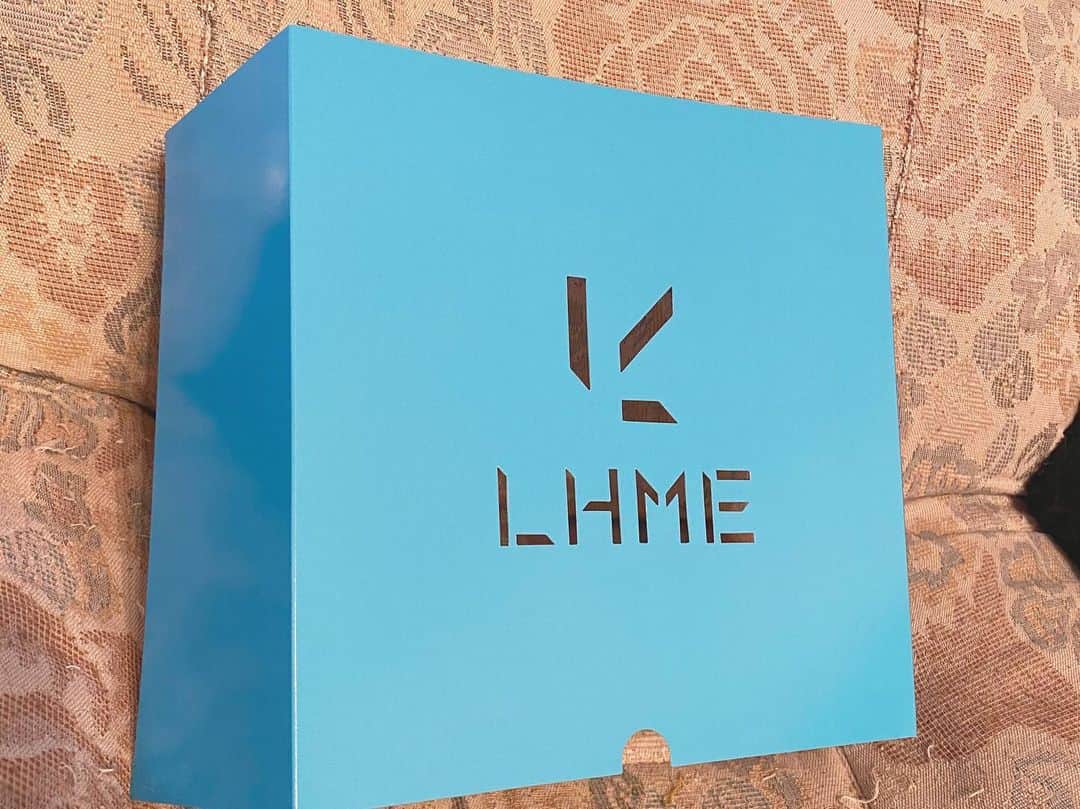 宮島小百合さんのインスタグラム写真 - (宮島小百合Instagram)「@lhme_official  #lhme #エルエイチエムイー   24年の歴史を誇るアクセサリーブランド『LION HEART』を販売/運営する株式会社ライオンハートから  第2のブランド 『LHME/エルエイチエムイー』が 今年の7月にスタートしたようです！ ﻿ ジェンダーレスな男女問わないアクセサリーで、トレンドのデザインで展開されています。﻿  ﻿  こういったロングピアスは持っていなかったので気になってたんだあ💭 シンプルで、メンズファッションにも合いますねん💗いつもより大人びたい方へオススメです！！  ぜひ公式ページへ飛んでみてください✈️  #ピアス」12月11日 22時02分 - sayuri_kakaka