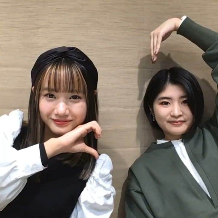 モーニング娘。'20のインスタグラム：「- . １３期ポーズ💛❤ . .」