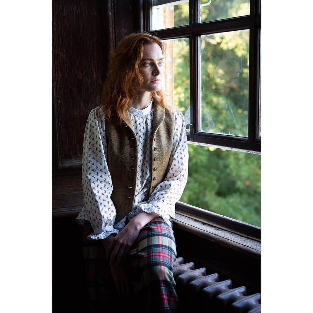 キャベジズ&ローゼズのインスタグラム：「Softest of soft lambswool cashmere mix tartan has arrived. Made in very small quantities and now online and in store. @cabbagesandroses_shop @christina_strutt @scottlongjphoto #limitededition #christmas #ootd #cabbagesandroses #cabbagesandrosesfashion #buybetterbuyless #shoplocal #madewithlove #independentretailer #shopindependent」