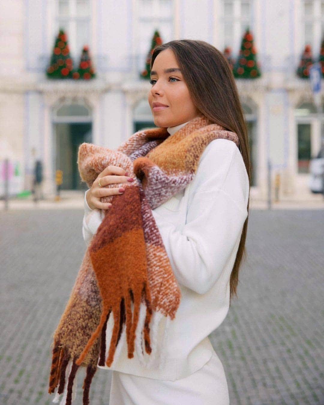 プリマークさんのインスタグラム写真 - (プリマークInstagram)「The MVP of winter accessories: a super soft scarf @catarinabmaia ✨Scarf £6/€8/$9 #Primark #accessories」12月11日 22時00分 - primark