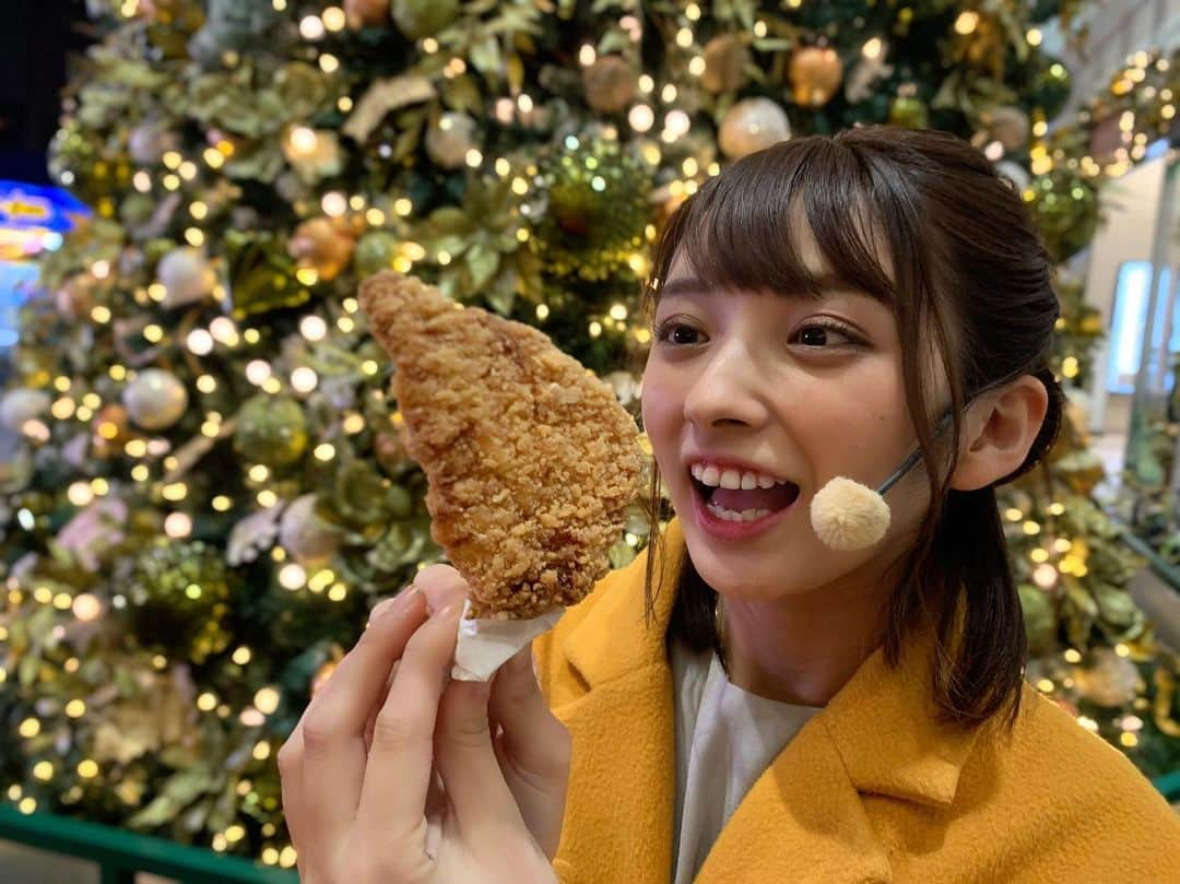 太田紅葉のインスタグラム：「#まるごとツイート  こんばんは🍁 今日のセノバ、「今ここライブ」は クリスマスにピッタリのモスチキンの話題でした！！  サクサクジューシーなモスチキン…🍗 本番終わりに頂いちゃいました✨  #DaiichiTV #静岡第一テレビ #アナウンサー #女子アナウンサー #新人アナウンサー #女子アナ #太田紅葉 #紅葉 #静岡県 #静岡  #日テレ系 #モスバーガー #モスチキン #クリスマス #Xmas」