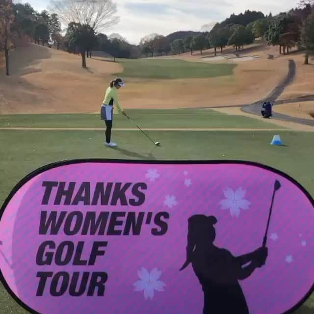 楠本彩乃 のインスタグラム：「. 第二回 #twgt が終了しました⛳️ このような素晴らしい大会を 開催して頂きほんとにありがとうございました。 そして試合に出場させて下さった サポーターのみなさんほんとにありがとうございました🙇‍♀️🙇‍♀️🙇‍♀️ また裾野カンツリーの方々、運営、ボランティアのみなさん朝早くからありがとうございました！ . 久々に緊張した1日でした😥 スタートホールからバタバタしてしまい 前半大叩き。。。 笑えないけど笑うしかなかったです。 反省しかないです。 後半少し戻せたのはよかったなと思います。 今の状態だと戦えないと実感しました。 来年のテストに向けてまた頑張りたいと思います😔 応援してくださった方々 ありがとうございました🙇‍♀️🙇‍♀️🙇‍♀️ . #twgt #裾野カンツリー倶楽部」