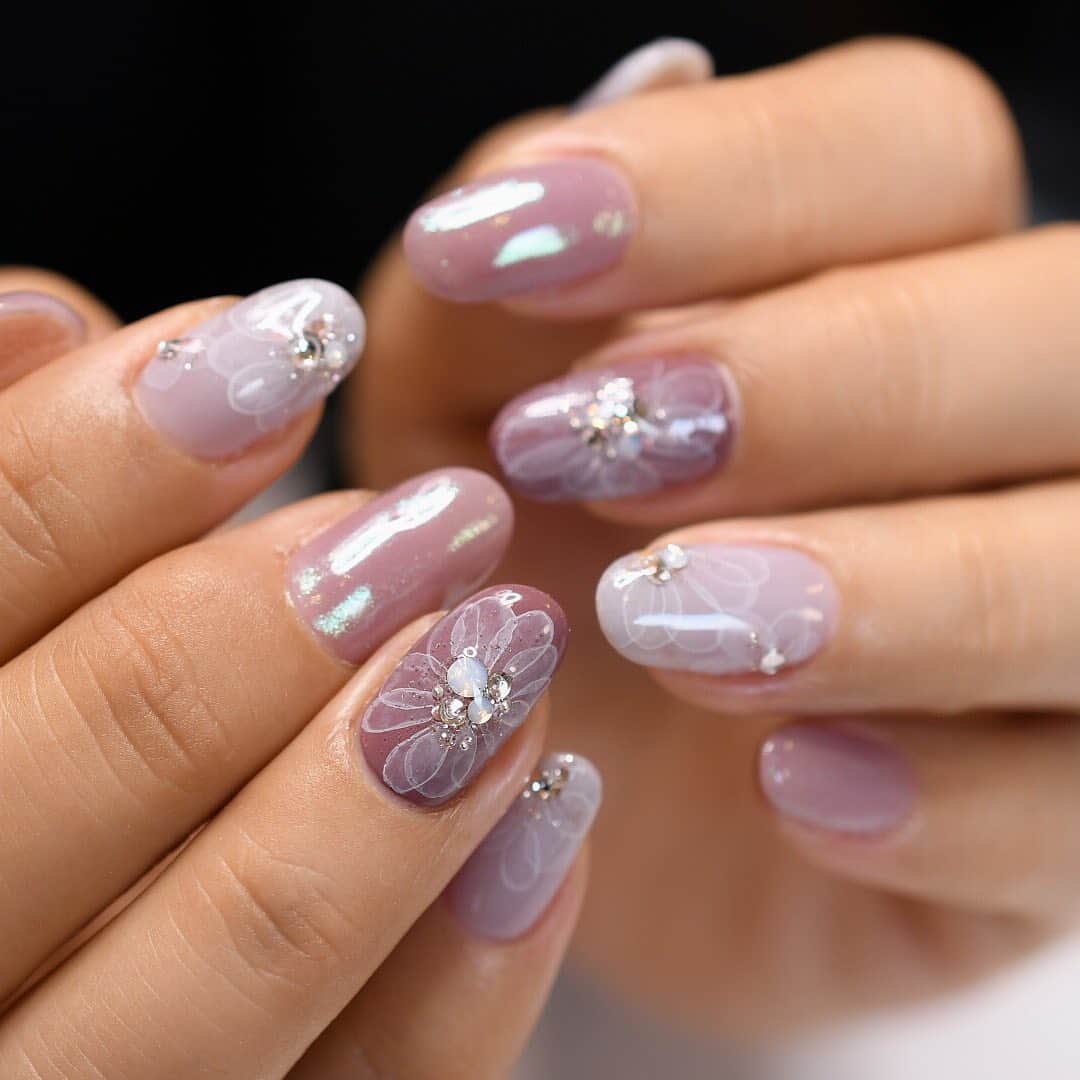 Yuka Maeda ::manicurelistのインスタグラム：「. . Salon data▼ ＝＝＝＝＝＝＝＝＝＝＝＝＝＝＝＝＝＝＝＝ . CADENAS -nail eyelash salon- ●Nail artist  @yuka.maeda  @yuki_cadenas ●eyelash　@cadenaseyelash  ゲストに愛と感動を…♡ . 【 LINE ＠cadenas 】 ご予約/お問い合わせはLINEよりお気軽に🤲 ▶︎▶︎#cadenasnail デザインアップしてます♡  price…★⭐︎Instagram特別キャンペーン中⭐︎★ . 「インスタ見たよ👀」と LINEからご予約で特別プライス7500円！！ . ※ご新規様限定 ※キャラクターや特殊なエレメント等のみ 別途料金いただく場合ございます🙇🏻‍♀️ . . price…初回8000円（オフ込み） access…大阪市北区堂山町16-1  中崎町駅  徒歩5分 /  梅田駅  徒歩6分 . tel… 06-4792-8617 ＝＝＝＝＝＝＝＝＝＝＝＝＝＝＝＝＝＝＝＝ . . .  #中崎町ネイルサロン #梅田ネイルサロン #大阪ネイルサロン #関西ネイルサロン #インスタネイル #instanails #instanail #トレンドネイル #ネイルサンプル #アートネイルデザイン  #ネイルブック #パープルネイル #ネイルチェンジ #今月のネイル #にゅーねいる #冬ネイル #水彩ネイル  #ネイル大好き #ウォーターカラーネイル #ネイル部 #女子力向上委員会 #女子力 #女子力ネイル #purplenails  #watercolor  #watercolornails  #ナノソル #ナノソルcc  #ナノソル販売店大阪」