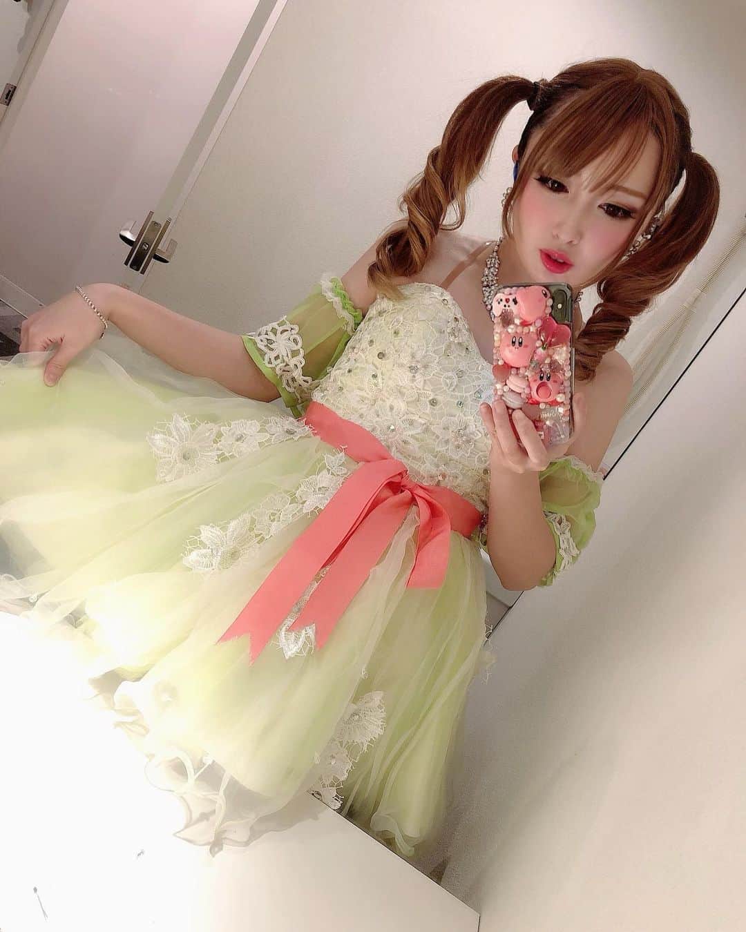 のインスタグラム：「大阪FC限定ライブ終了🔥 今日も時間や制限の多いライブでしたが、そんな中でもみんなが思い切り楽しんでもらえるよう、 色んな企画をやりました！  今日は、メンバー全員衣装交換の日ということで！ さわッキーでした🧚‍♂️ 出番直前に、さわちゃんに前髪をバッサリ切り落としてもらいました(笑) 初のツインテールライブでした(笑) ・ 第1部、2部とも、皆の熱い魂の声援がガンガン届いてたで！！！ 本当に大阪、感謝！！❤️  #Aldious  #アルディアス #aldioustoki」