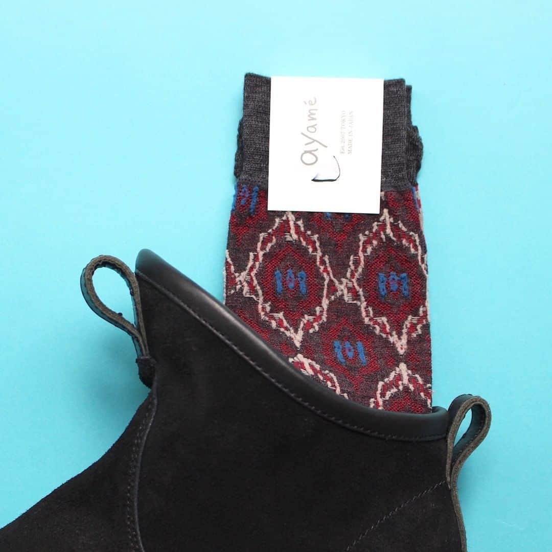 アールエフダブリューさんのインスタグラム写真 - (アールエフダブリューInstagram)「【TDAY'S PICK UP】  RPM/ONLINEで展開中ayame'socks カラフルなデザインと細かな織りが特徴的なブランドです。 こちらは左右でカラートーンが異なった珍しいモデル。 遊び心のある靴下はブーツと合わせても◎ プレゼントにもぜひ！  ONLINE SHOP http://www.rhythmtokyo.com/shopbrand/ct44/  www.rfwtokyo.com  #rfw #rfwtokyo #rhythmfootwear #sneaker #sneakers #kicks #instashoes #instakicks #sneakerhead #sneakerheads #nicekicks #sneakerfreak #kickstagram #2020aw #autum #winter #tokyo #shibuya #東京 #渋谷 #rpm #rhythmprimarymarket #ayamesocks #アヤメソックス #new」12月11日 22時30分 - rfwtokyo