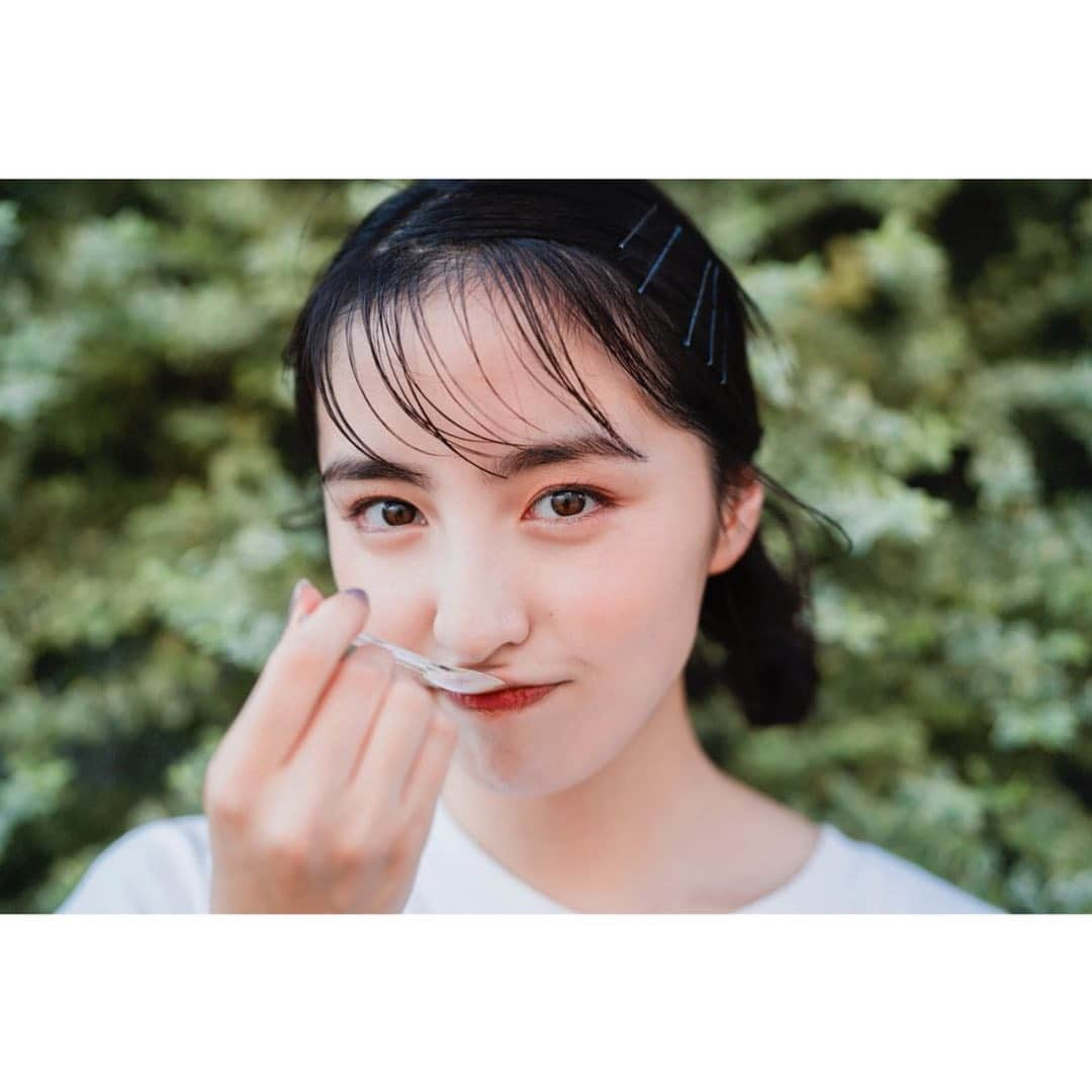 小高サラさんのインスタグラム写真 - (小高サラInstagram)「・  実はこの時のネイルの色がお気に入り  ブルーの上に薄いグレーを重ねてるんです  メイクさんのテクニックに感嘆、  冬ってどんなカラーのネイルがいいんだろ、  ブラウンとか可愛いなぁ🤍  #ネイル#マニキュア#ブルーネイル#ブルー#グレー#オレンジメイク」12月11日 22時34分 - sara_odaka_official