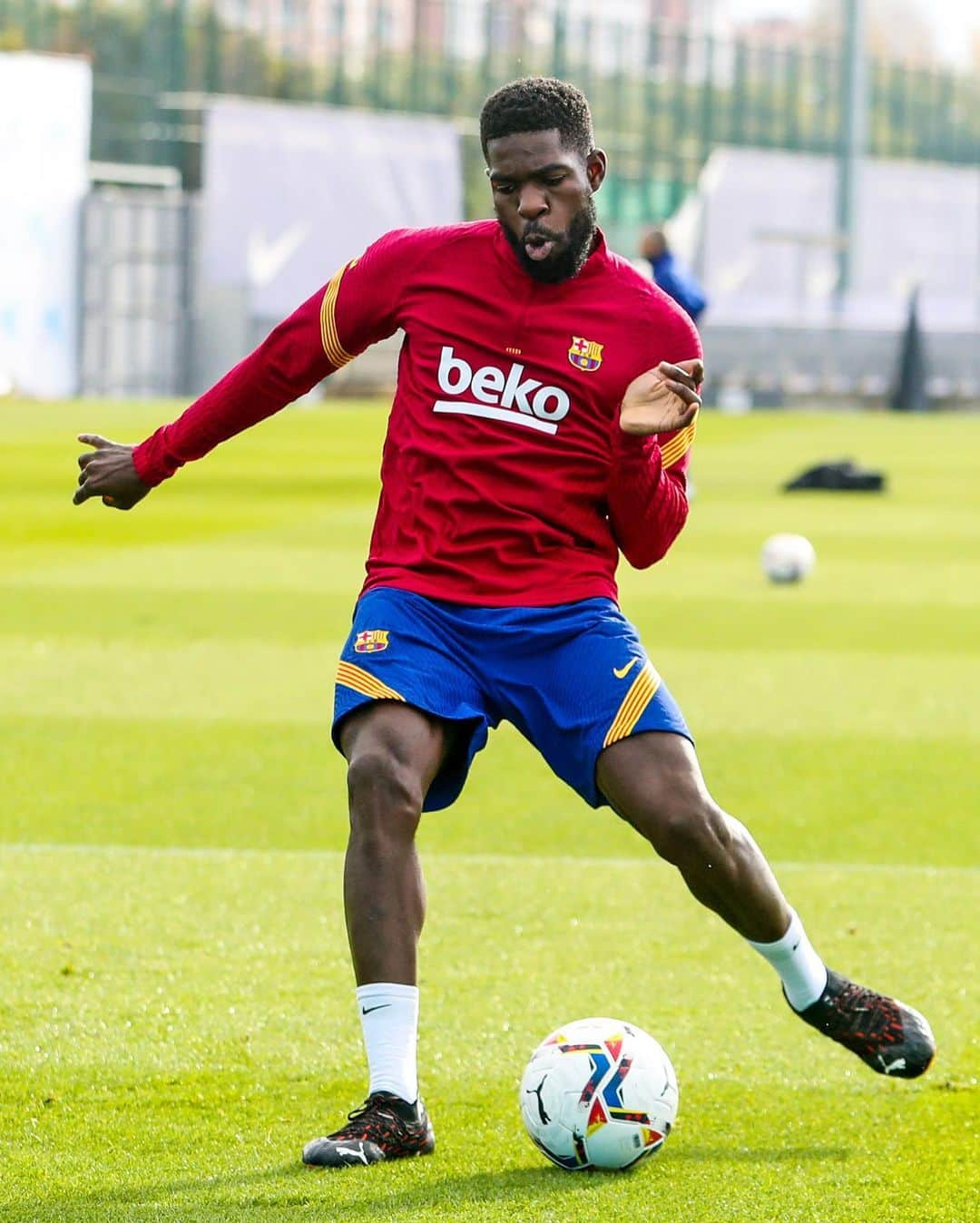 FCバルセロナさんのインスタグラム写真 - (FCバルセロナInstagram)「The hard work continues 💪 Concentrados en el #BarçaLevante de este domingo. Som-hi equip! 👊」12月11日 22時45分 - fcbarcelona